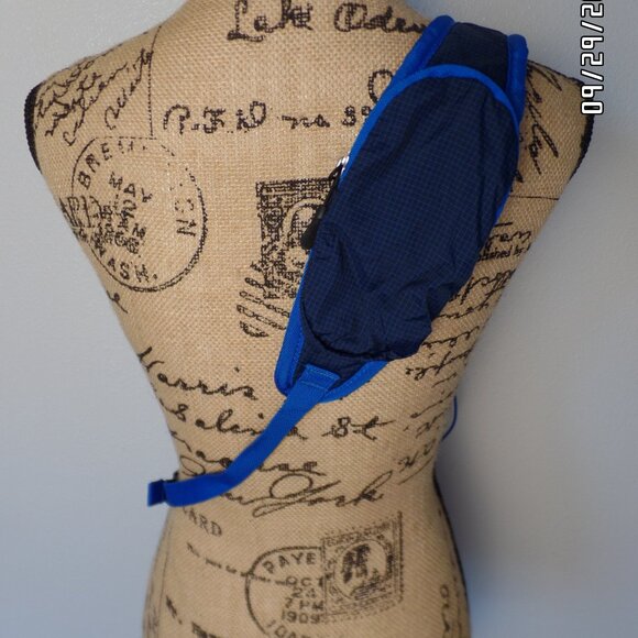 Eddie Bauer Sling Pack Excellent Unused Condition Phone Holder Several Pockets - Picture 8 of 15